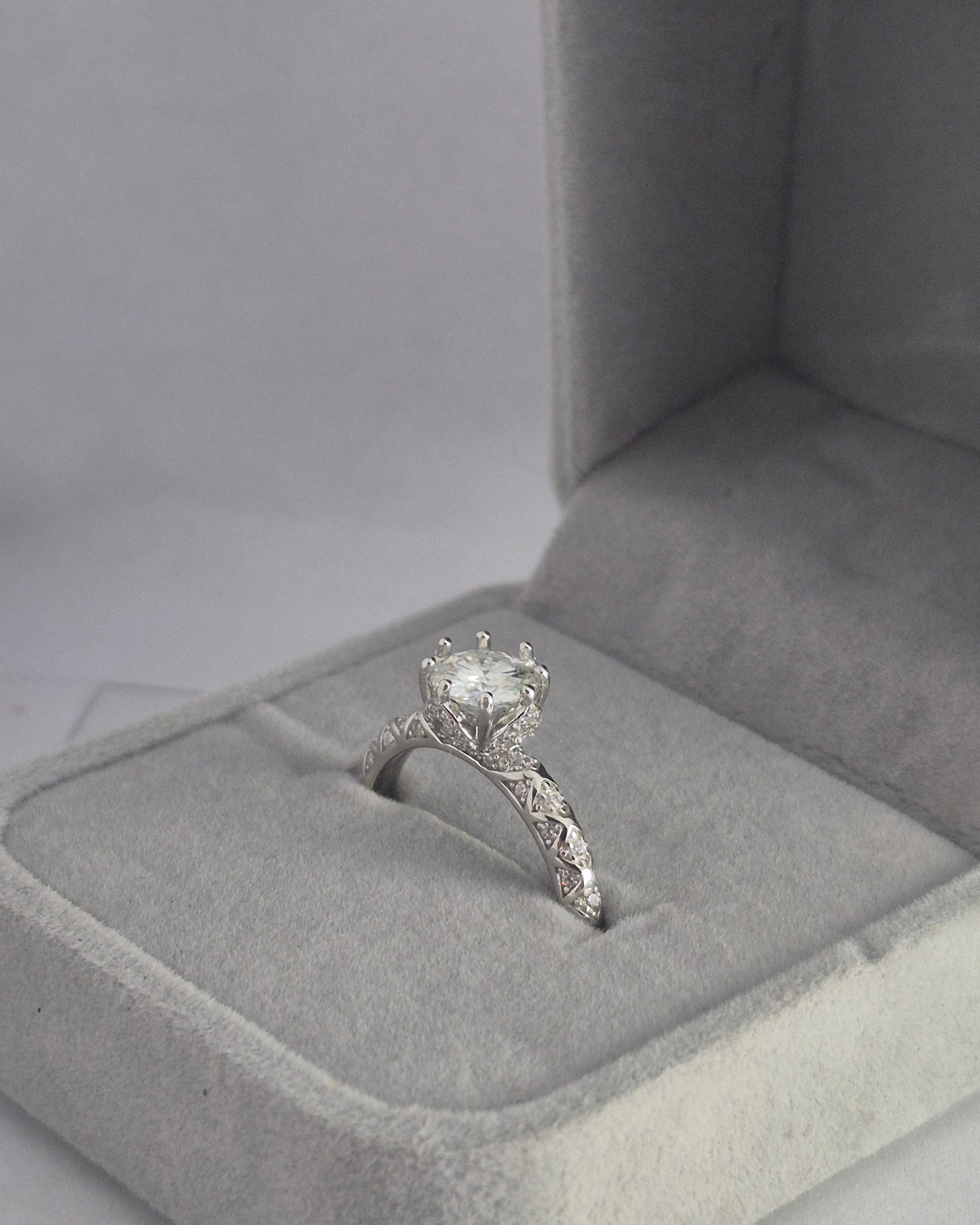 Elara Round Brilliant Moissanite Ring