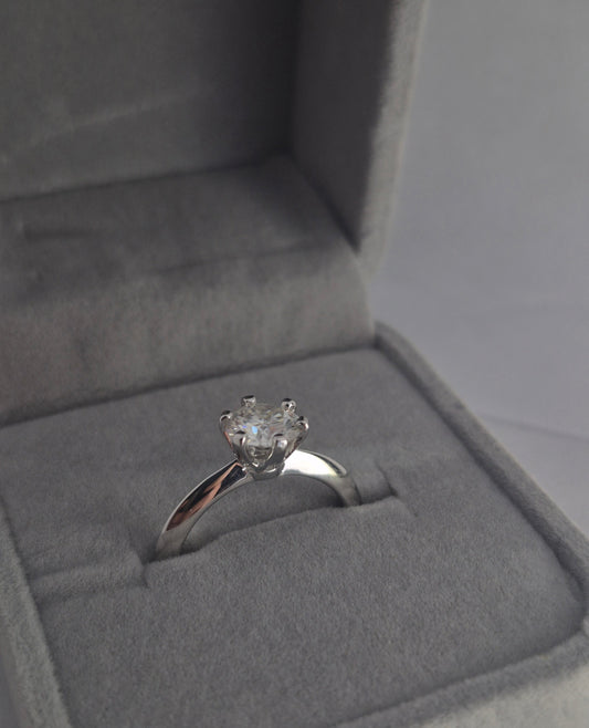 The Luxe Solitaire